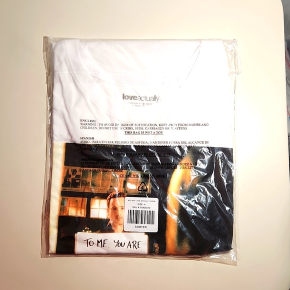 ❤️NWT VINTAGE TORRID TEE - LOVE ACTUALLY MOVIE TEE - HOLIDAY CHRISTMAS PLUS SIZE - Picture 6 of 8